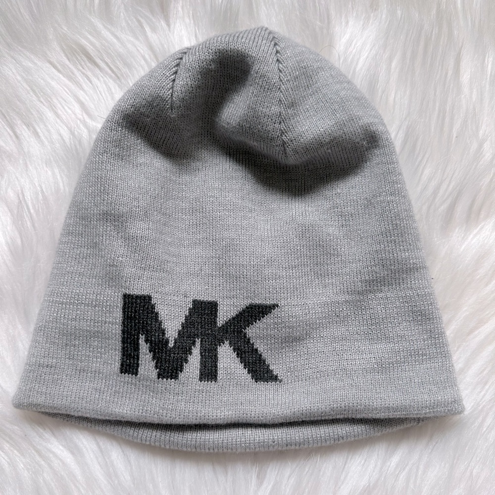 Micheal Kors Grey Beanie. Size OS